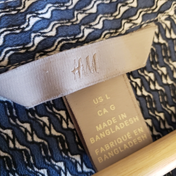 H&M Blue/White Wavy Retro Pattern V-Neck Sleeveless Blouse Size L - Picture 5 of 10